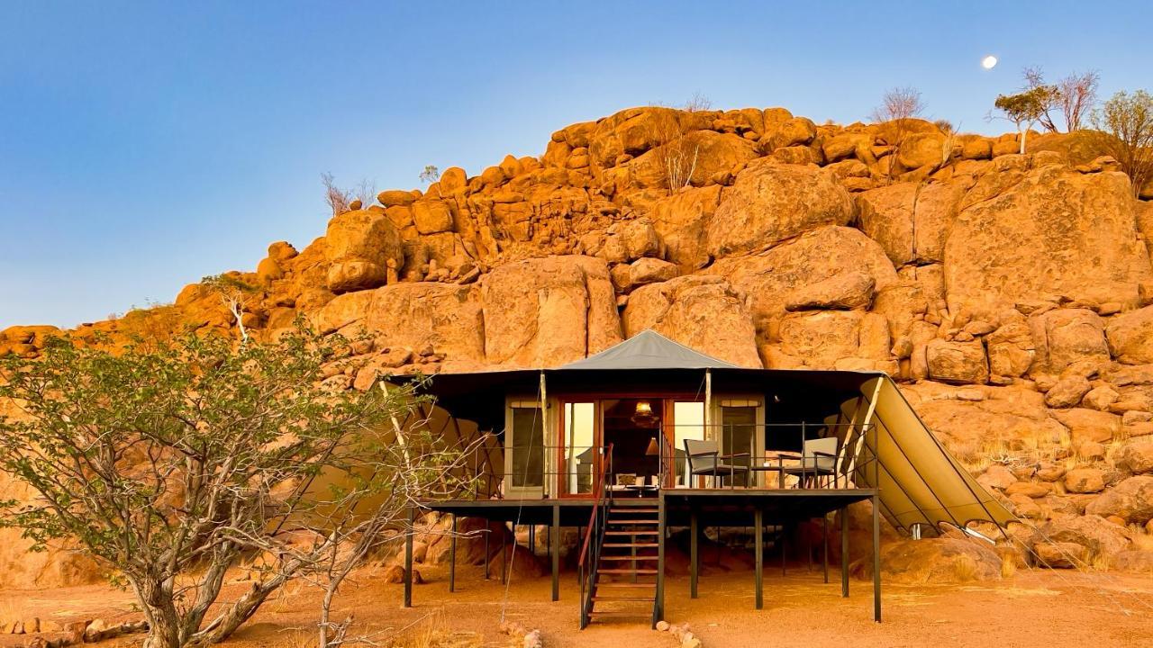 Вилла Twyfelfontein Adventure Camp Khorixas Экстерьер фото