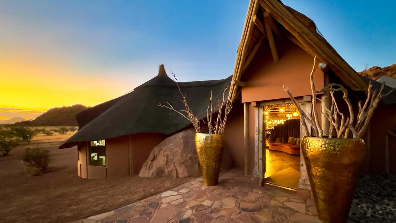 Вилла Twyfelfontein Adventure Camp Khorixas Экстерьер фото